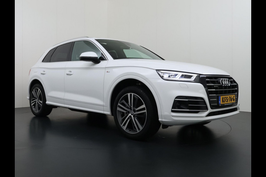 Audi Q5 55 TFSI e quattro Competition VAN: 44.900,- VOOR: 39.877,- UW WKVOORDEEL: 5.023,- | 32.000KM! |PANO| ELEKTRISCHE TREKHAAK| ELEK. ACHTERKLEP |MASSAGE| ADAPTIVE CRUISE| CAMERA| NET ONDERHOUD GEHAD RIJKLAAR INCL. 12 MND BOVAG GARANTIE| SFEERVERLICHTING
