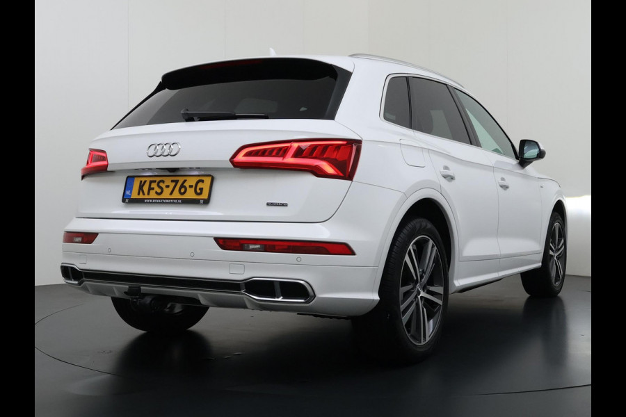 Audi Q5 55 TFSI e quattro Competition VAN: 44.900,- VOOR: 39.877,- UW WKVOORDEEL: 5.023,- | 32.000KM! |PANO| ELEKTRISCHE TREKHAAK| ELEK. ACHTERKLEP |MASSAGE| ADAPTIVE CRUISE| CAMERA| NET ONDERHOUD GEHAD RIJKLAAR INCL. 12 MND BOVAG GARANTIE| SFEERVERLICHTING