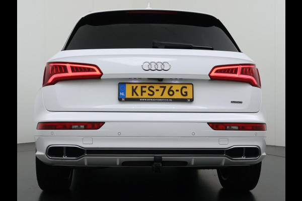 Audi Q5 55 TFSI e quattro Competition VAN: 44.900,- VOOR: 39.877,- UW WKVOORDEEL: 5.023,- | 32.000KM! |PANO| ELEKTRISCHE TREKHAAK| ELEK. ACHTERKLEP |MASSAGE| ADAPTIVE CRUISE| CAMERA| NET ONDERHOUD GEHAD RIJKLAAR INCL. 12 MND BOVAG GARANTIE| SFEERVERLICHTING