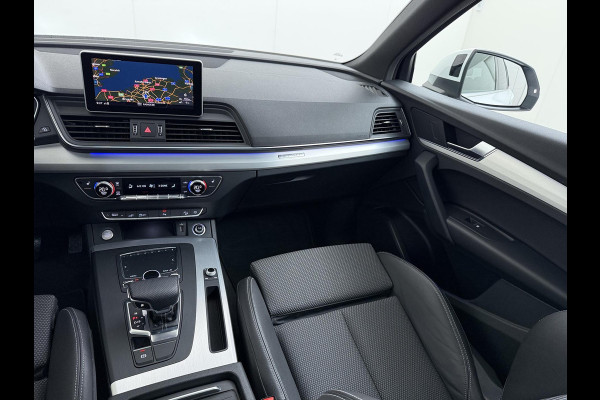 Audi Q5 55 TFSI e quattro Competition VAN: 44.900,- VOOR: 39.877,- UW WKVOORDEEL: 5.023,- | 32.000KM! |PANO| ELEKTRISCHE TREKHAAK| ELEK. ACHTERKLEP |MASSAGE| ADAPTIVE CRUISE| CAMERA| NET ONDERHOUD GEHAD RIJKLAAR INCL. 12 MND BOVAG GARANTIE| SFEERVERLICHTING
