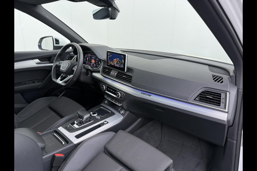 Audi Q5 55 TFSI e quattro Competition VAN: 44.900,- VOOR: 39.877,- UW WKVOORDEEL: 5.023,- | 32.000KM! |PANO| ELEKTRISCHE TREKHAAK| ELEK. ACHTERKLEP |MASSAGE| ADAPTIVE CRUISE| CAMERA| NET ONDERHOUD GEHAD RIJKLAAR INCL. 12 MND BOVAG GARANTIE| SFEERVERLICHTING