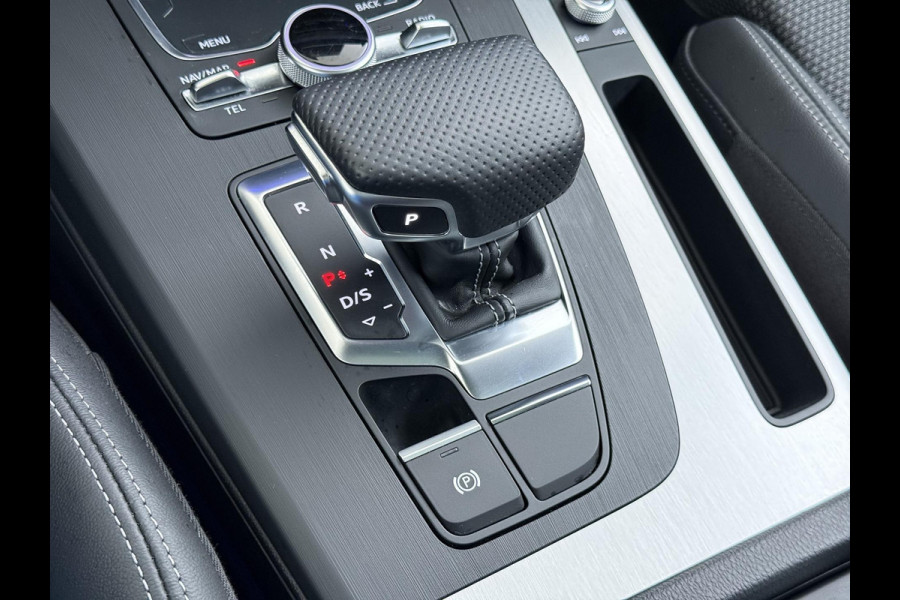 Audi Q5 55 TFSI e quattro Competition VAN: 44.900,- VOOR: 39.877,- UW WKVOORDEEL: 5.023,- | 32.000KM! |PANO| ELEKTRISCHE TREKHAAK| ELEK. ACHTERKLEP |MASSAGE| ADAPTIVE CRUISE| CAMERA| NET ONDERHOUD GEHAD RIJKLAAR INCL. 12 MND BOVAG GARANTIE| SFEERVERLICHTING