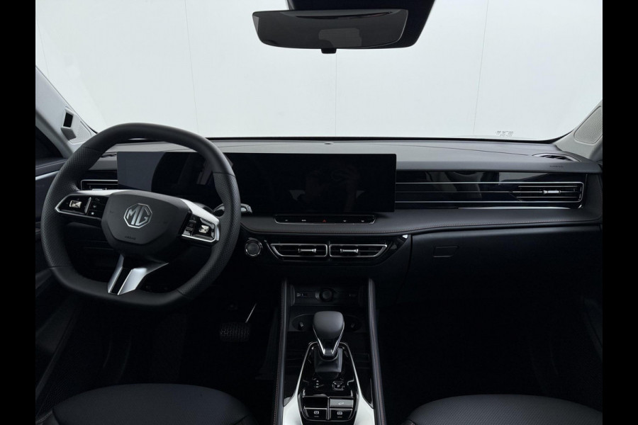 MG HS 1.5 Luxury PHEV VAN: 39.900,- VOOR: 33.330,- UW WKVOORDEEL: 6.470,- | PLUG-IN HYBRIDE | 272 PK | NIEUWE AUTO | >1.000 KM TOTAAL BEREIK | 1E REGISTRATIE 03-2026 | 360° CAMERA | ELEKTRISCHE ACHTERKLEP | 7 JAAR MG GARANTIE T/M 2033 | APPLE CARPLAY | ANDROID AUTO | STOELVERWARMING | FULL LED | ELEKTRISCHE STOELEN