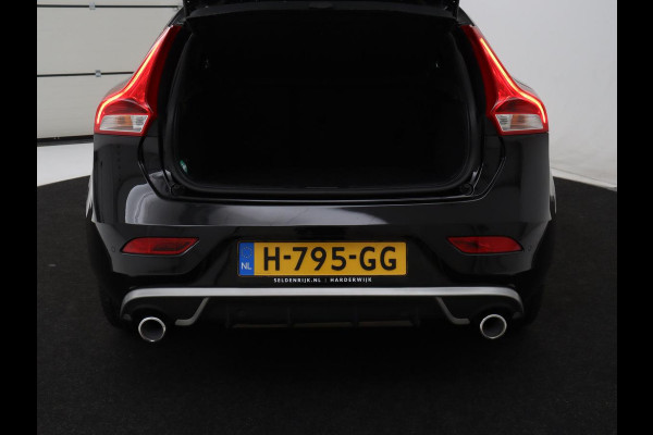 Volvo V40 1.5 T3 Polar+ Sport | Panoramadak | Stoelverwarming | Leder/Alcantara | Standkachel | Camera | Park Assist | Navigatie | Full LED | Keyless | Climate control | Bluetooth | Cruise control | R Design