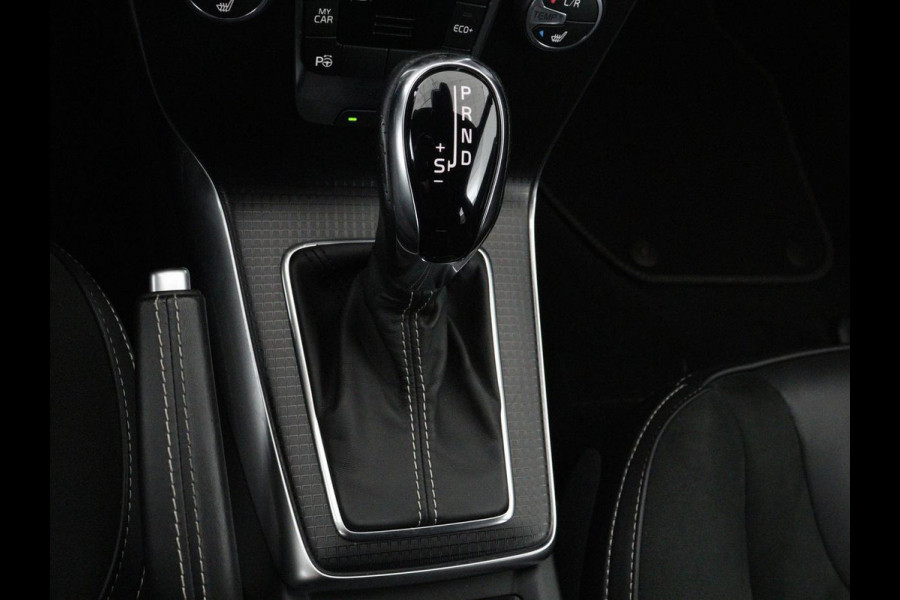 Volvo V40 1.5 T3 Polar+ Sport | Panoramadak | Stoelverwarming | Leder/Alcantara | Standkachel | Camera | Park Assist | Navigatie | Full LED | Keyless | Climate control | Bluetooth | Cruise control | R Design