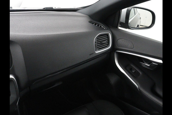 Volvo V40 1.5 T3 Polar+ Sport | Panoramadak | Stoelverwarming | Leder/Alcantara | Standkachel | Camera | Park Assist | Navigatie | Full LED | Keyless | Climate control | Bluetooth | Cruise control | R Design