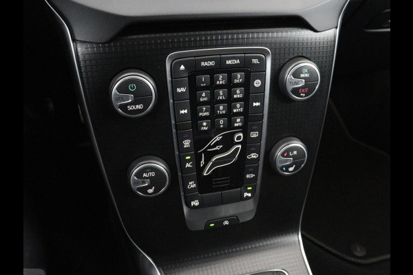 Volvo V40 1.5 T3 Polar+ Sport | Panoramadak | Stoelverwarming | Leder/Alcantara | Standkachel | Camera | Park Assist | Navigatie | Full LED | Keyless | Climate control | Bluetooth | Cruise control | R Design