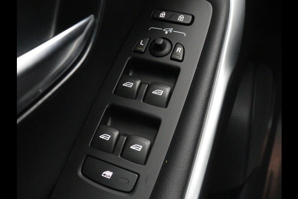 Volvo V40 1.5 T3 Polar+ Sport | Panoramadak | Stoelverwarming | Leder/Alcantara | Standkachel | Camera | Park Assist | Navigatie | Full LED | Keyless | Climate control | Bluetooth | Cruise control | R Design