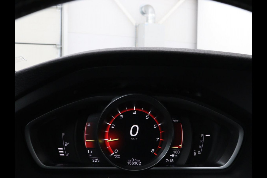 Volvo V40 1.5 T3 Polar+ Sport | Panoramadak | Stoelverwarming | Leder/Alcantara | Standkachel | Camera | Park Assist | Navigatie | Full LED | Keyless | Climate control | Bluetooth | Cruise control | R Design