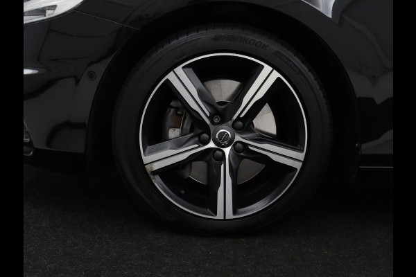 Volvo V40 1.5 T3 Polar+ Sport | Panoramadak | Stoelverwarming | Leder/Alcantara | Standkachel | Camera | Park Assist | Navigatie | Full LED | Keyless | Climate control | Bluetooth | Cruise control | R Design