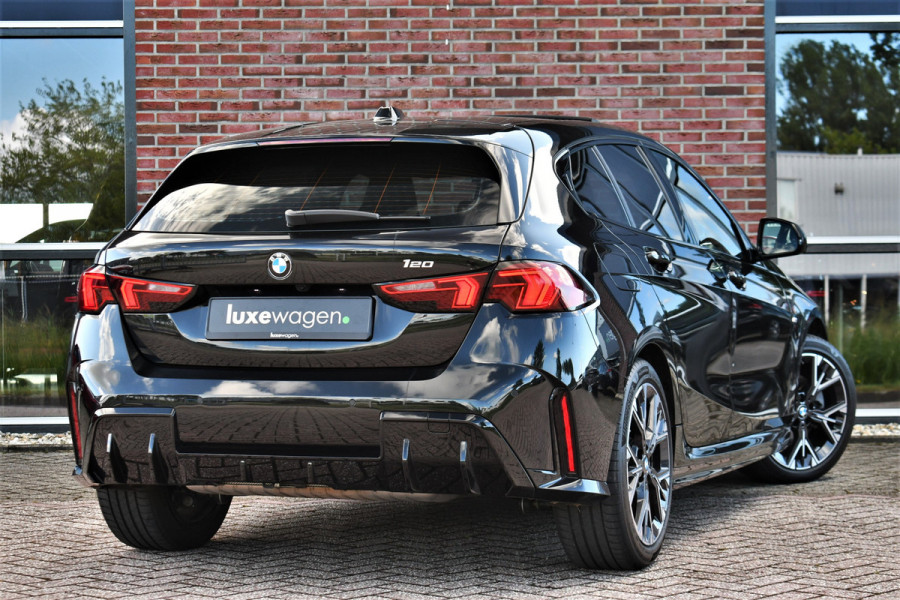 BMW 1-serie 120 M-Sport Pano ACC 360 HUD El-Klep 18inch Shadowline