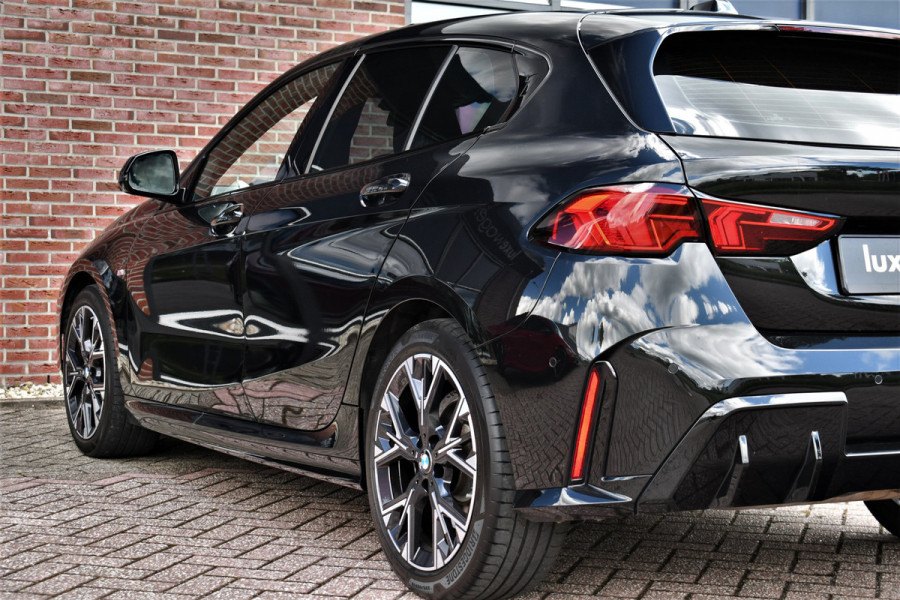BMW 1-serie 120 M-Sport Pano ACC 360 HUD El-Klep 18inch Shadowline