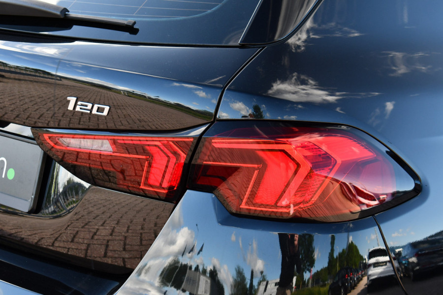 BMW 1-serie 120 M-Sport Pano ACC 360 HUD El-Klep 18inch Shadowline