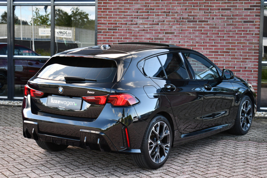 BMW 1-serie 120 M-Sport Pano ACC 360 HUD El-Klep 18inch Shadowline