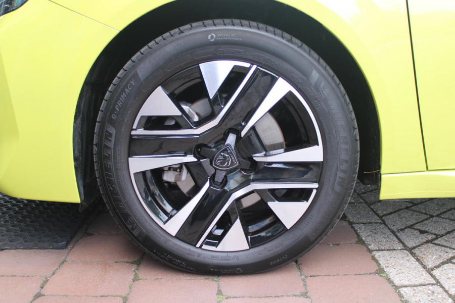 Peugeot 208 1.2 100PK ALLURE | PARKEERSENSOREN VOOR + ACHTER | DRAADLOZE APPLE CARPLAY/ANDROID AUTO | CRUISE CONTROL | DAB+ RADIO | CLIMATE CONTROL | LED KOPLAMPEN | LICHTMETALEN VELGEN 16" |