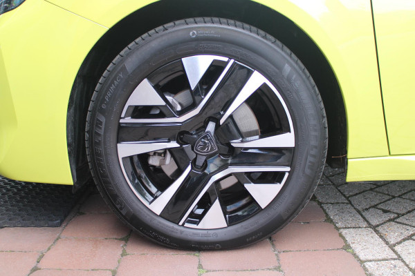 Peugeot 208 1.2 100PK ALLURE | PARKEERSENSOREN VOOR + ACHTER | DRAADLOZE APPLE CARPLAY/ANDROID AUTO | CRUISE CONTROL | DAB+ RADIO | CLIMATE CONTROL | LED KOPLAMPEN | LICHTMETALEN VELGEN 16" |