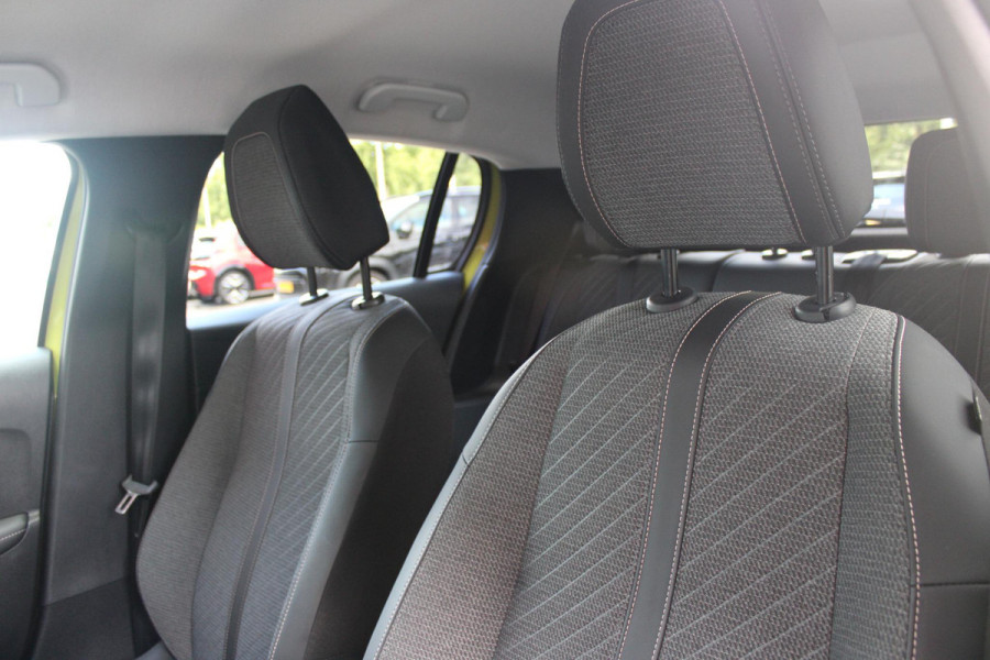 Peugeot 208 1.2 100PK ALLURE | PARKEERSENSOREN VOOR + ACHTER | DRAADLOZE APPLE CARPLAY/ANDROID AUTO | CRUISE CONTROL | DAB+ RADIO | CLIMATE CONTROL | LED KOPLAMPEN | LICHTMETALEN VELGEN 16" |
