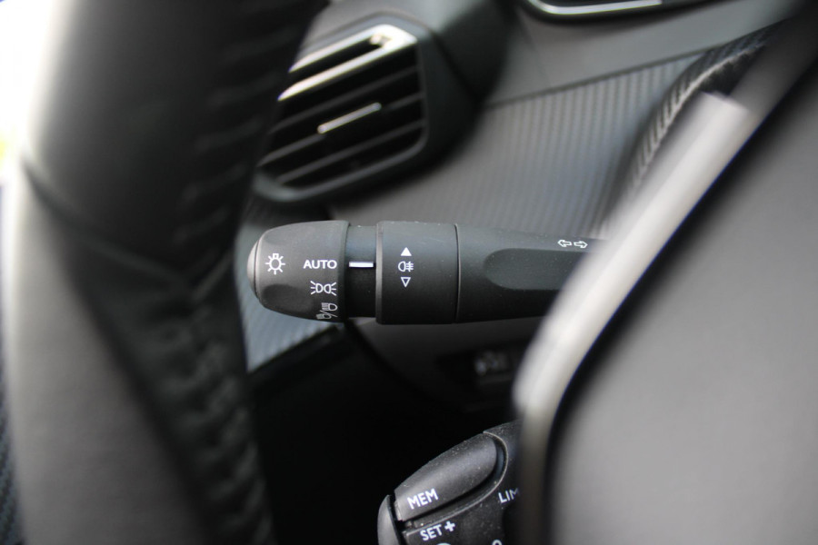 Peugeot 208 1.2 100PK ALLURE | PARKEERSENSOREN VOOR + ACHTER | DRAADLOZE APPLE CARPLAY/ANDROID AUTO | CRUISE CONTROL | DAB+ RADIO | CLIMATE CONTROL | LED KOPLAMPEN | LICHTMETALEN VELGEN 16" |