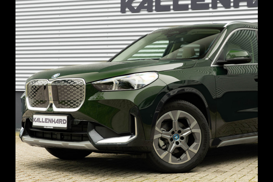 BMW iX1 eDrive20 xLine - Sportstoelen - ACC - Head-up - Parking Assist Plus