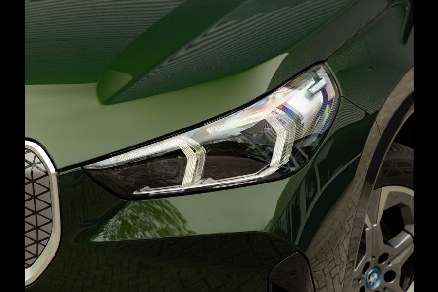 BMW iX1 eDrive20 xLine - Sportstoelen - ACC - Head-up - Parking Assist Plus