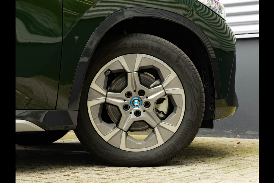 BMW iX1 eDrive20 xLine - Sportstoelen - ACC - Head-up - Parking Assist Plus