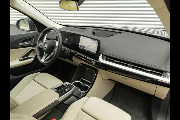 BMW iX1 eDrive20 xLine - Sportstoelen - ACC - Head-up - Parking Assist Plus