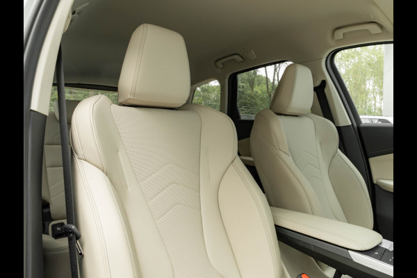 BMW iX1 eDrive20 xLine - Sportstoelen - ACC - Head-up - Parking Assist Plus