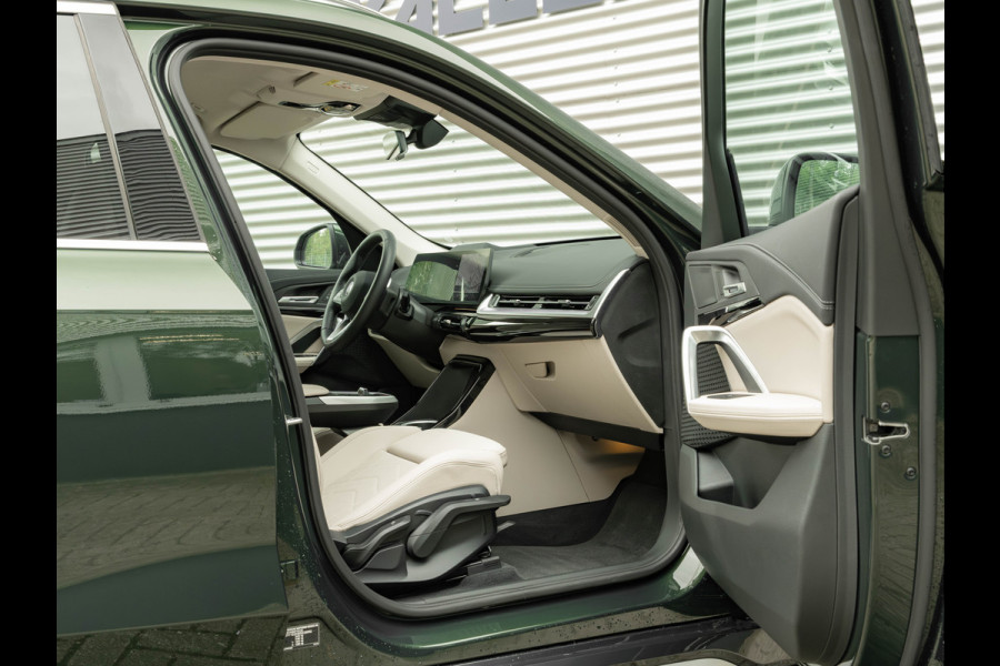 BMW iX1 eDrive20 xLine - Sportstoelen - ACC - Head-up - Parking Assist Plus