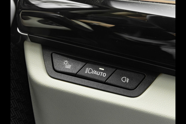 BMW iX1 eDrive20 xLine - Sportstoelen - ACC - Head-up - Parking Assist Plus