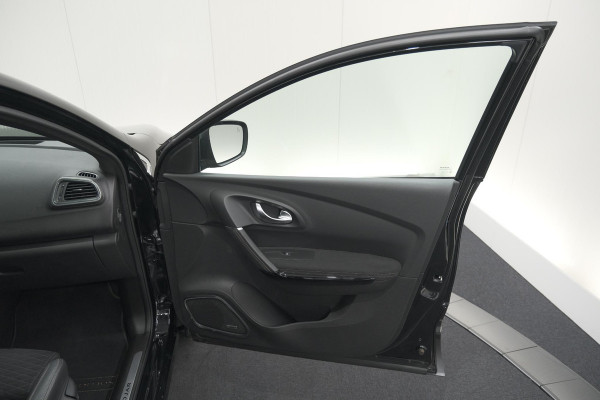 Renault Kadjar TCe 160 EDC Black Edition | BOSE Audio | Adaptieve Cruise Control | Camera | Dodehoekdetectie