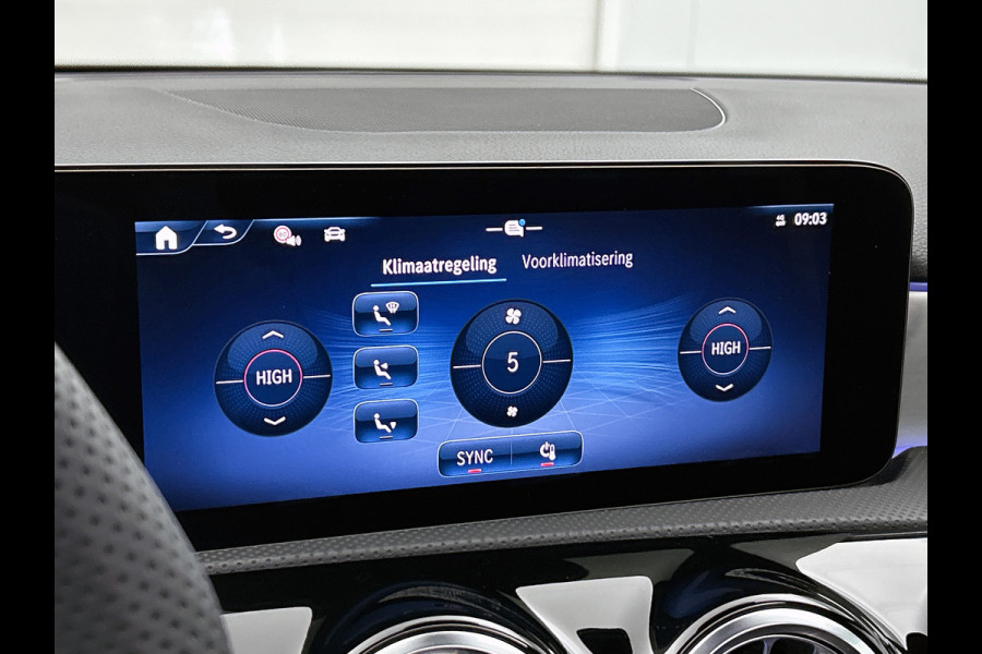 Mercedes-Benz A-Klasse 250 e Business Solution AMG | AMG Line Plus pakket | Smartphone-integratie | Head-up display | Panoramaschuifdak | Inclusief 24 maanden Mercedes-Benz Certified garantie voor Europa.