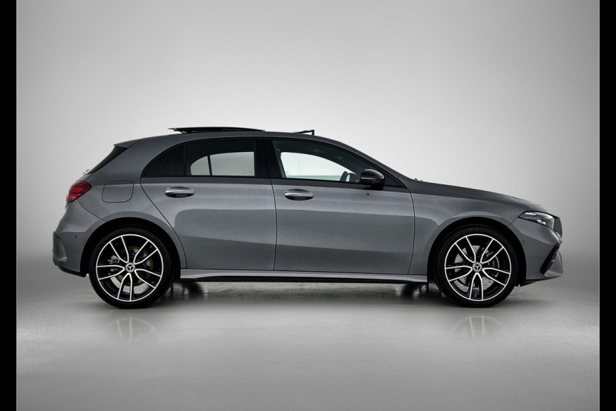 Mercedes-Benz A-Klasse 250 e Business Solution AMG | AMG Line Plus pakket | Smartphone-integratie | Head-up display | Panoramaschuifdak | Inclusief 24 maanden Mercedes-Benz Certified garantie voor Europa.