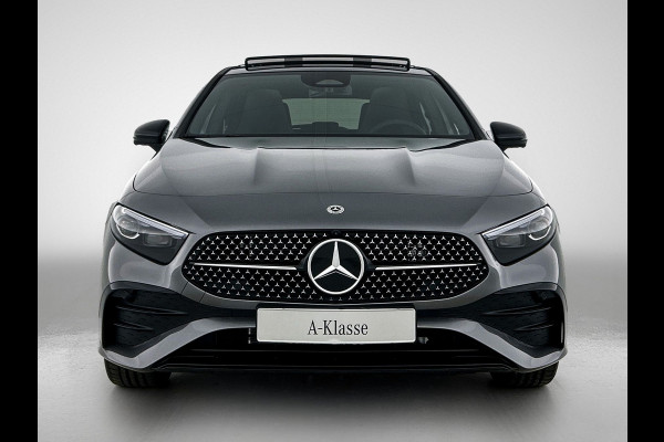 Mercedes-Benz A-Klasse 250 e Business Solution AMG | AMG Line Plus pakket | Smartphone-integratie | Head-up display | Panoramaschuifdak | Inclusief 24 maanden Mercedes-Benz Certified garantie voor Europa.