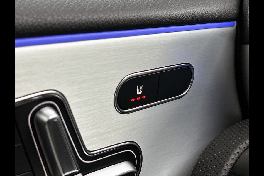 Mercedes-Benz A-Klasse 250 e Business Solution AMG | AMG Line Plus pakket | Smartphone-integratie | Head-up display | Panoramaschuifdak | Inclusief 24 maanden Mercedes-Benz Certified garantie voor Europa.