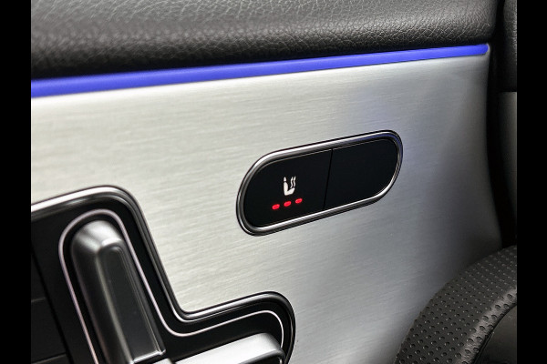 Mercedes-Benz A-Klasse 250 e Business Solution AMG | AMG Line Plus pakket | Smartphone-integratie | Head-up display | Panoramaschuifdak | Inclusief 24 maanden Mercedes-Benz Certified garantie voor Europa.