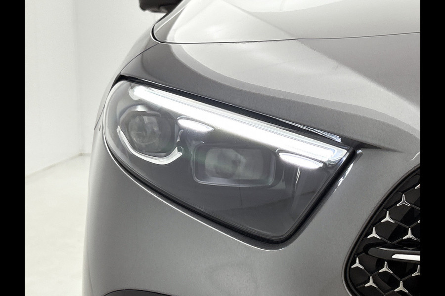 Mercedes-Benz A-Klasse 250 e Business Solution AMG | AMG Line Plus pakket | Smartphone-integratie | Head-up display | Panoramaschuifdak | Inclusief 24 maanden Mercedes-Benz Certified garantie voor Europa.