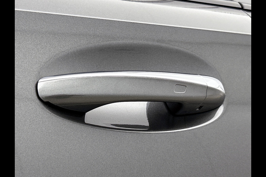Mercedes-Benz A-Klasse 250 e Business Solution AMG | AMG Line Plus pakket | Smartphone-integratie | Head-up display | Panoramaschuifdak | Inclusief 24 maanden Mercedes-Benz Certified garantie voor Europa.