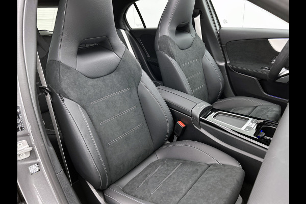 Mercedes-Benz A-Klasse 250 e Business Solution AMG | AMG Line Plus pakket | Smartphone-integratie | Head-up display | Panoramaschuifdak | Inclusief 24 maanden Mercedes-Benz Certified garantie voor Europa.