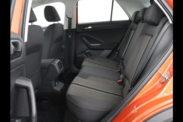 Volkswagen T-Roc 1.5 TSI Style Business | Trekhaak | Stoelverw. | Camera | Carplay | Adaptive cruise | Navigatie | Parkeerhulp | DAB | Bluetooth | Climate control