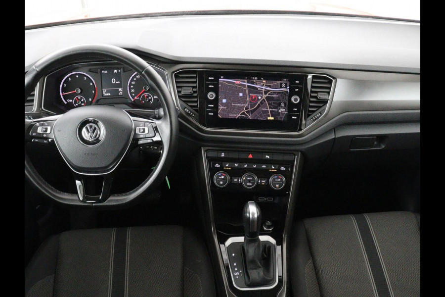 Volkswagen T-Roc 1.5 TSI Style Business | Trekhaak | Stoelverw. | Camera | Carplay | Adaptive cruise | Navigatie | Parkeerhulp | DAB | Bluetooth | Climate control