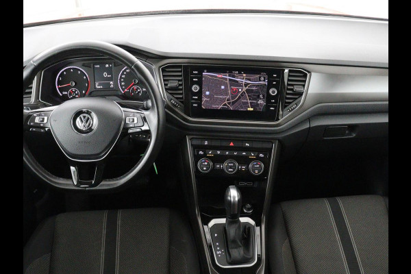 Volkswagen T-Roc 1.5 TSI Style Business | Trekhaak | Stoelverw. | Camera | Carplay | Adaptive cruise | Navigatie | Parkeerhulp | DAB | Bluetooth | Climate control