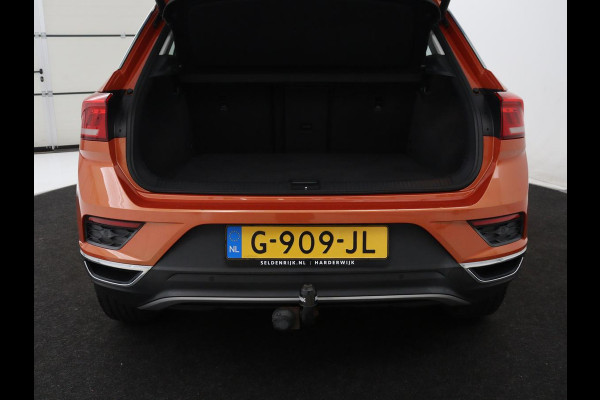 Volkswagen T-Roc 1.5 TSI Style Business | Trekhaak | Stoelverw. | Camera | Carplay | Adaptive cruise | Navigatie | Parkeerhulp | DAB | Bluetooth | Climate control
