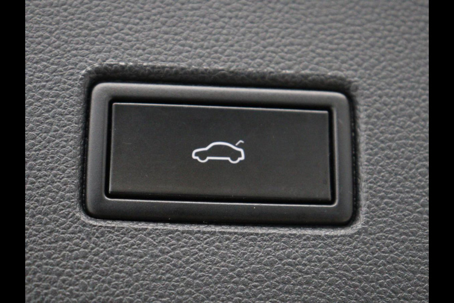 Volkswagen T-Roc 1.5 TSI Style Business | Trekhaak | Stoelverw. | Camera | Carplay | Adaptive cruise | Navigatie | Parkeerhulp | DAB | Bluetooth | Climate control