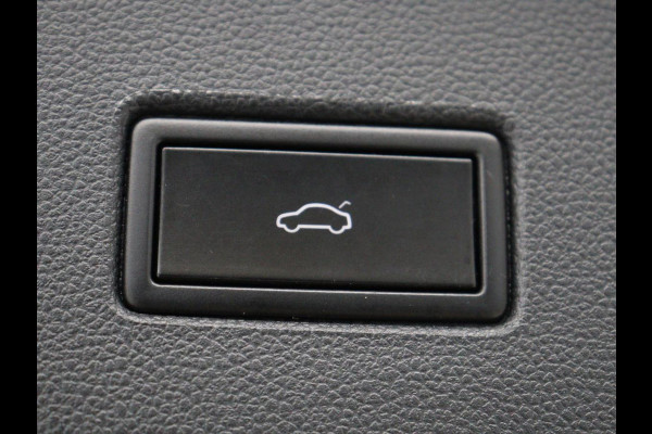 Volkswagen T-Roc 1.5 TSI Style Business | Trekhaak | Stoelverw. | Camera | Carplay | Adaptive cruise | Navigatie | Parkeerhulp | DAB | Bluetooth | Climate control