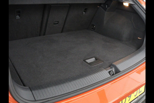 Volkswagen T-Roc 1.5 TSI Style Business | Trekhaak | Stoelverw. | Camera | Carplay | Adaptive cruise | Navigatie | Parkeerhulp | DAB | Bluetooth | Climate control
