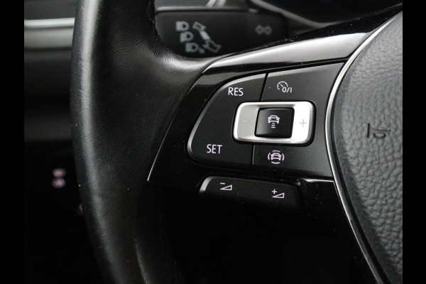 Volkswagen T-Roc 1.5 TSI Style Business | Trekhaak | Stoelverw. | Camera | Carplay | Adaptive cruise | Navigatie | Parkeerhulp | DAB | Bluetooth | Climate control