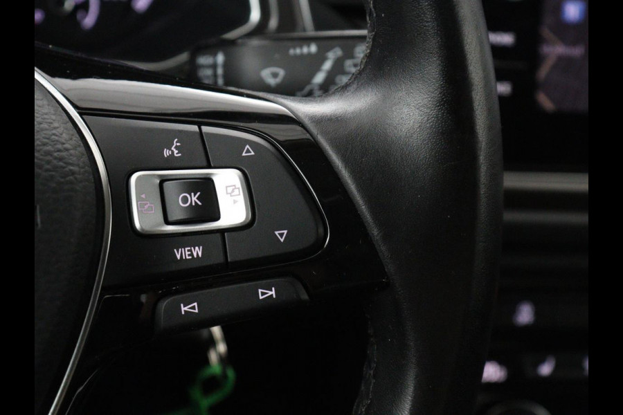 Volkswagen T-Roc 1.5 TSI Style Business | Trekhaak | Stoelverw. | Camera | Carplay | Adaptive cruise | Navigatie | Parkeerhulp | DAB | Bluetooth | Climate control