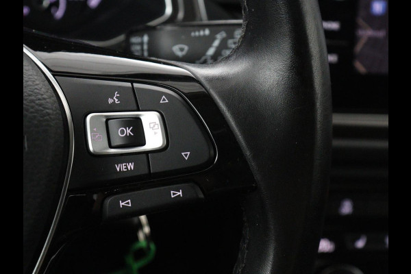Volkswagen T-Roc 1.5 TSI Style Business | Trekhaak | Stoelverw. | Camera | Carplay | Adaptive cruise | Navigatie | Parkeerhulp | DAB | Bluetooth | Climate control