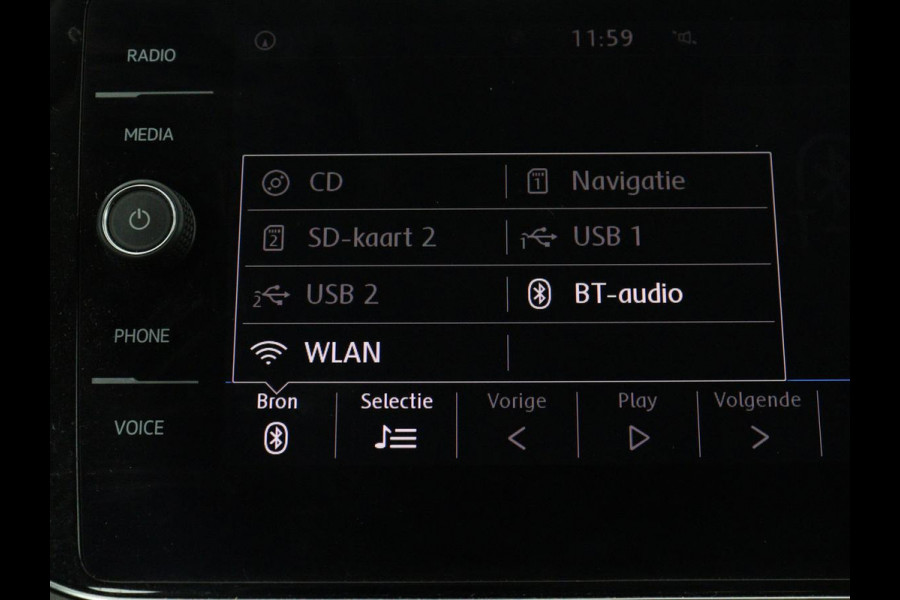 Volkswagen T-Roc 1.5 TSI Style Business | Trekhaak | Stoelverw. | Camera | Carplay | Adaptive cruise | Navigatie | Parkeerhulp | DAB | Bluetooth | Climate control