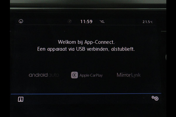 Volkswagen T-Roc 1.5 TSI Style Business | Trekhaak | Stoelverw. | Camera | Carplay | Adaptive cruise | Navigatie | Parkeerhulp | DAB | Bluetooth | Climate control